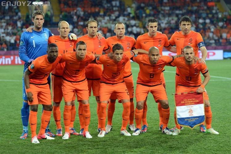 12年欧洲杯荷兰球衣（12年欧洲杯荷兰阵容）