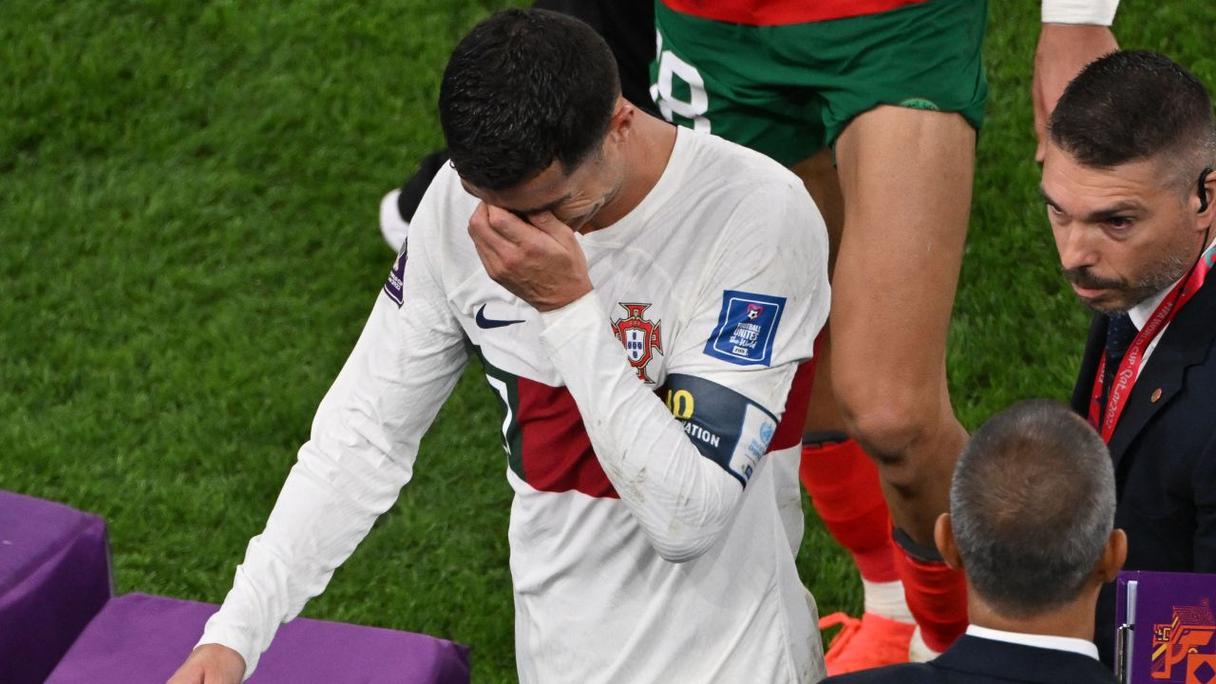c罗欧洲杯受伤哭了（欧洲杯c罗进的球）